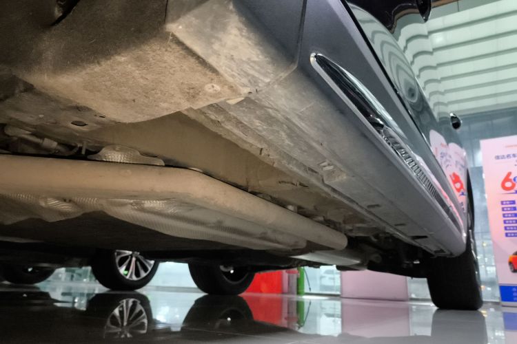 红旗HS7 PHEV 2024款 2.0T PHEV 四驱旗畅版 6座局部细节9002