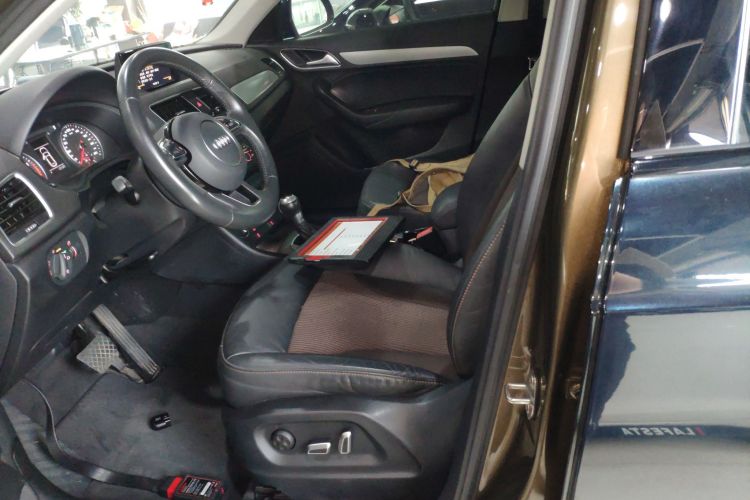 奥迪Q3 2018款 30周年年型 30 TFSI 时尚型中控内饰19