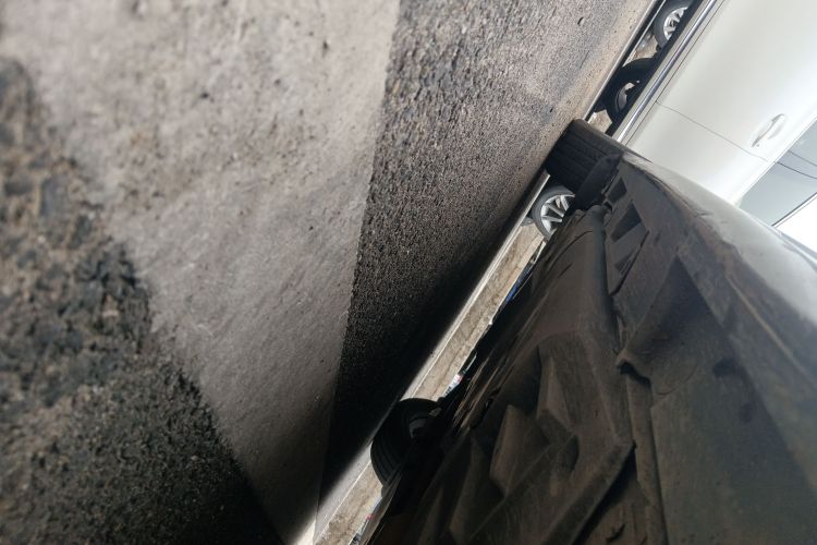 丰田 皇冠 2017款 2.0T 运动版机舱底盘29