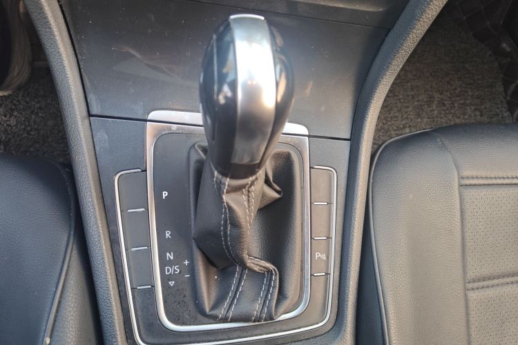 大众 高尔夫 2017款 1.6L 自动舒适百万辆纪念版中控内饰18