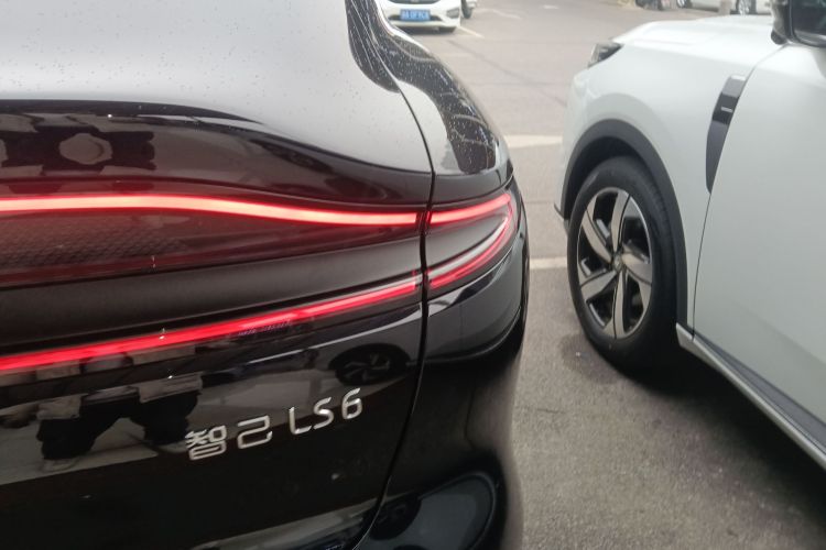 智己汽车 智己LS6 2023款 Max 长续航版车身外观9