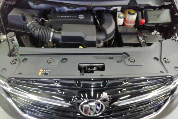 别克GL8 2022款 陆上公务舱 652T 豪华型机舱底盘24