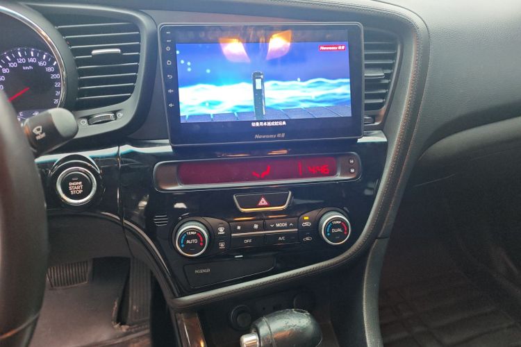 起亚K5 2014款 2.0L 自动LUXURY中控内饰16