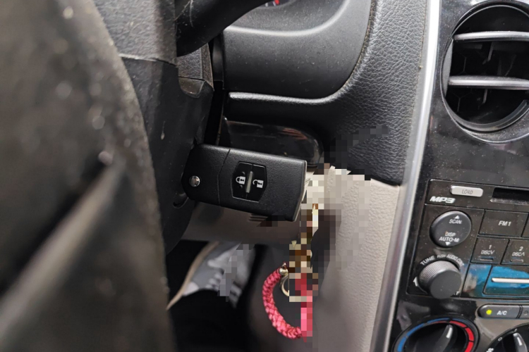 马自达6 2011款 2.0L 自动时尚型中控内饰11