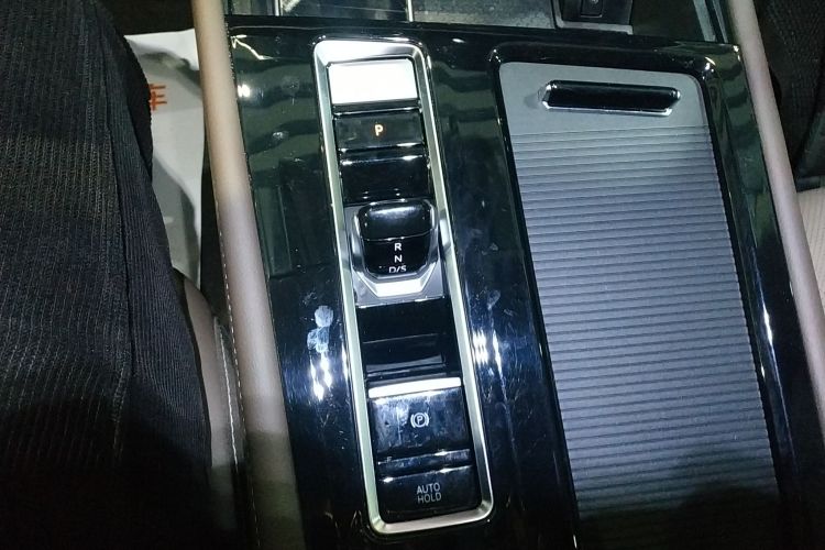 大众 威然 2023款 380TSI 尊驰版中控内饰18