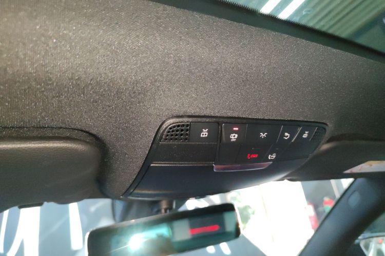 奔驰E级(进口) 2023款 改款 E 260 轿跑车中控内饰22