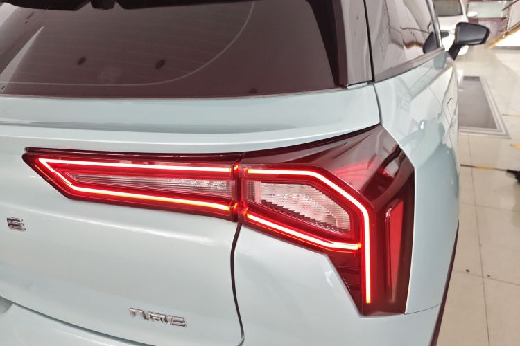 吉利几何E萤火虫 2024款 301km 星光车身外观9