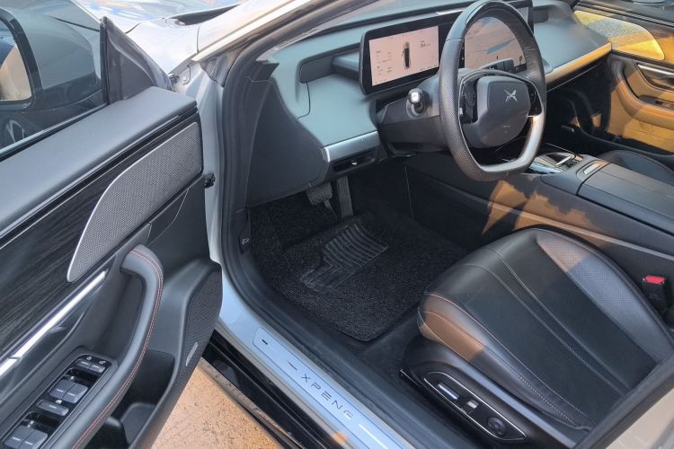 小鹏P7 2023款 586E中控内饰7003