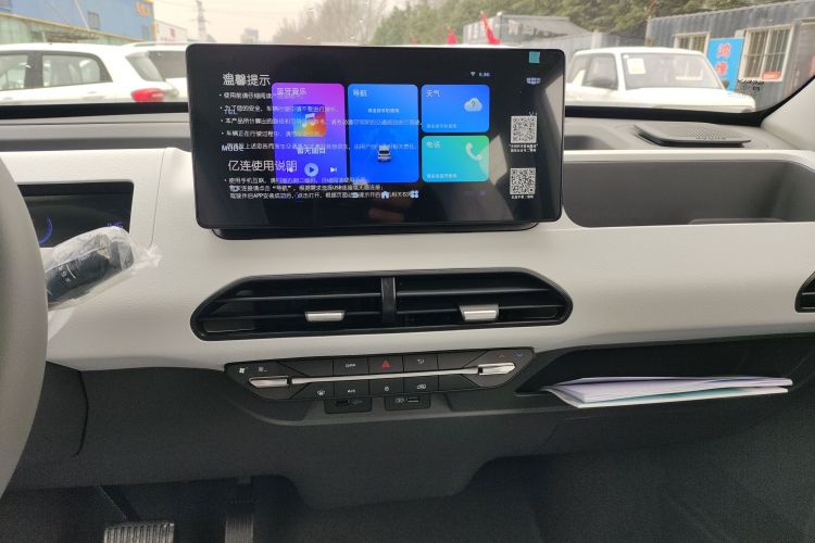 吉利银河 2024款 熊猫mini 200km 耐力熊中控内饰16