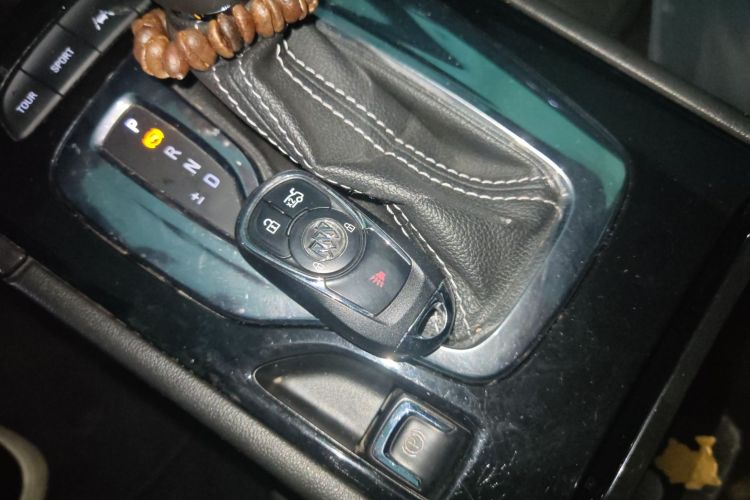 别克 君威 2017款 GS 28T 尊贵型中控内饰11