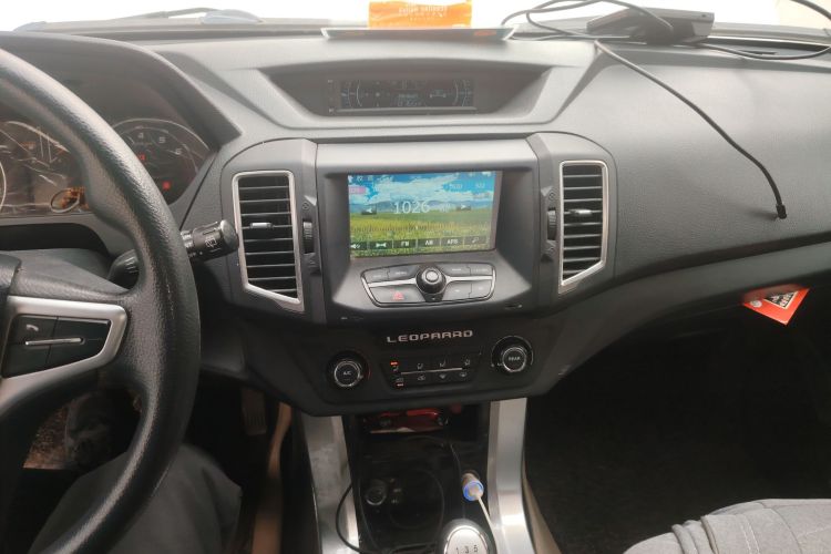 猎豹汽车 猎豹Q6 2015款 2.4L 手动四驱卓越型中控内饰16