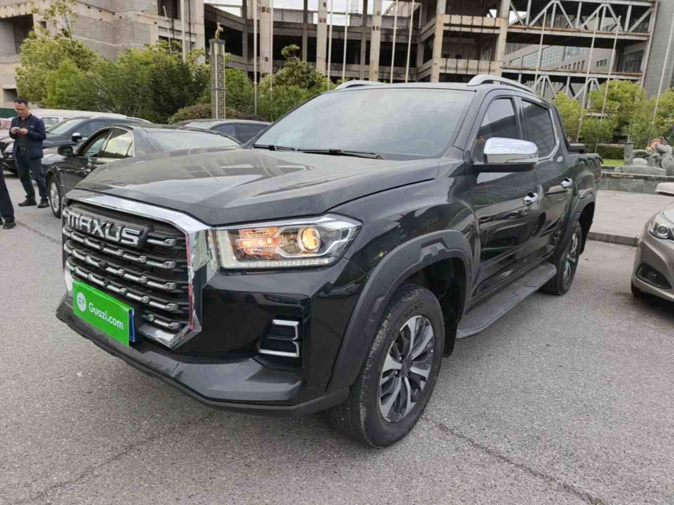 上汽大通MAXUS 2023款 星际R 2.0T 自动 汽油 两驱 豪华版 标箱(2)