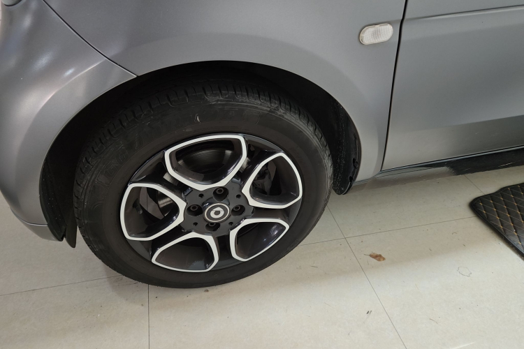 smart fortwo 2019款 0.9T 66千瓦硬顶风擎版 国VI车身外观6007