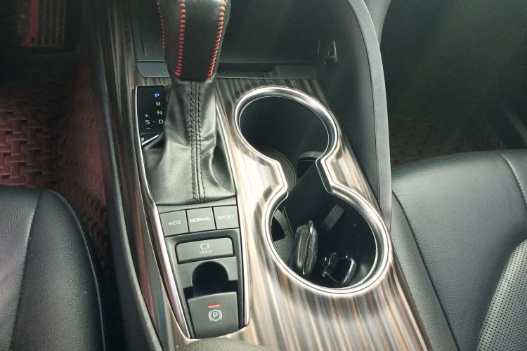 丰田 凯美瑞 2019款 2.5G 豪华版 国VI中控内饰18