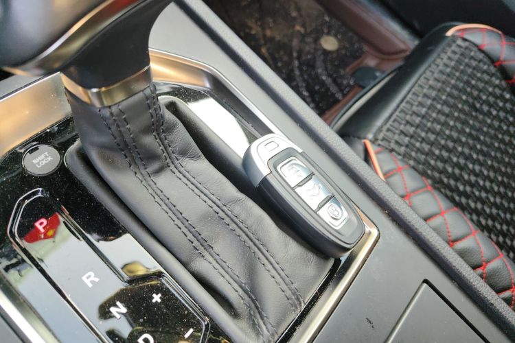 红旗H7 2019款 2.0T 旗舰版中控内饰11