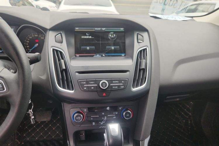 福特 福克斯 2015款 三厢 EcoBoost 180 自动精英型中控内饰16