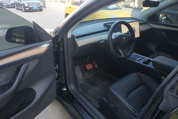特斯拉 Model Y 2022款 长续航全轮驱动版中控内饰20