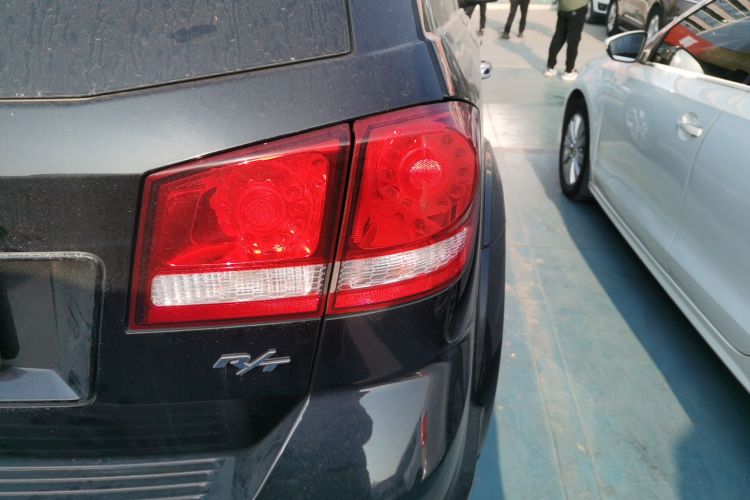 道奇 酷威 2015款 2.0TD 四驱尊尚版车身外观6006