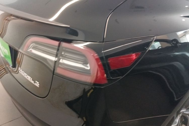 特斯拉 Model 3 2021款 Performance高性能全轮驱动版车身外观9