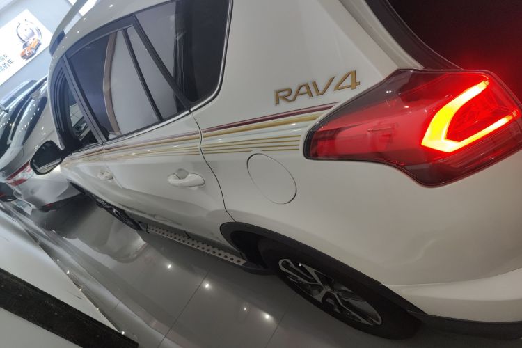 丰田 RAV4荣放 2019款 2.0L CVT两驱先锋版 国V车身外观4