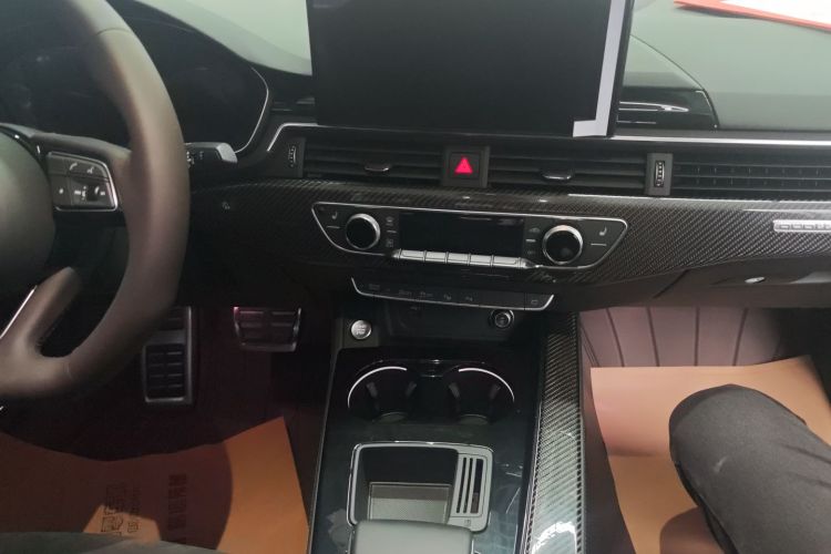 奥迪A4L 2023款 45 TFSI quattro 臻选动感型中控内饰16