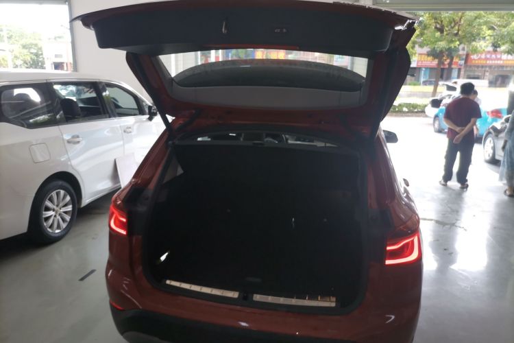 宝马X1 2019款 sDrive18Li 尊享型机舱底盘23