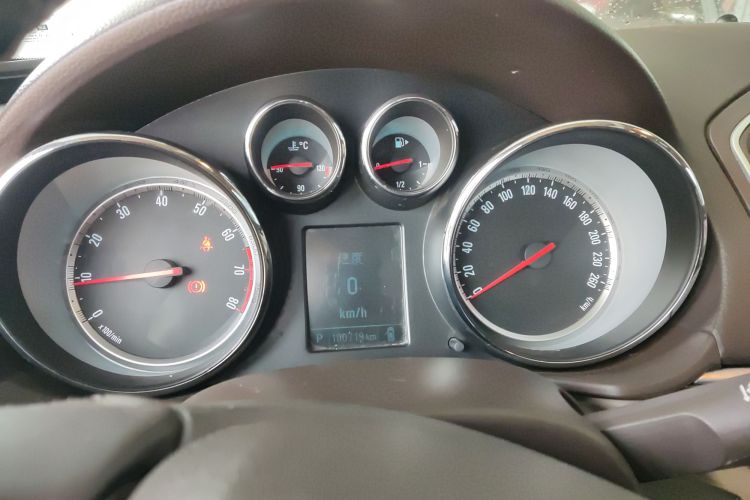 别克 君威 2015款 2.0L 领先时尚型局部细节14