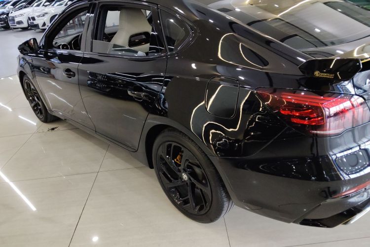 名爵 MG6 2021款 Pro 1.5T 自动Trophy豪华版车身外观4