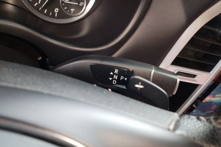 奔驰 威霆 2020款 2.0T 商务版 7座局部细节18