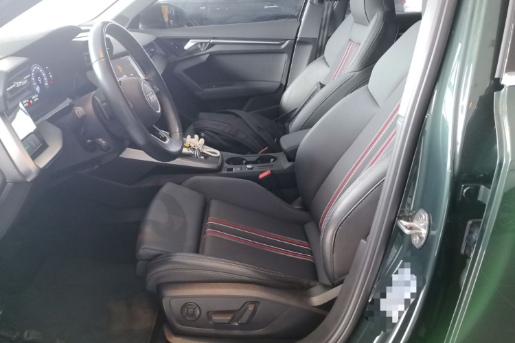 奥迪A3 2024款 A3L Limousine 35 TFSI 时尚运动型中控内饰19