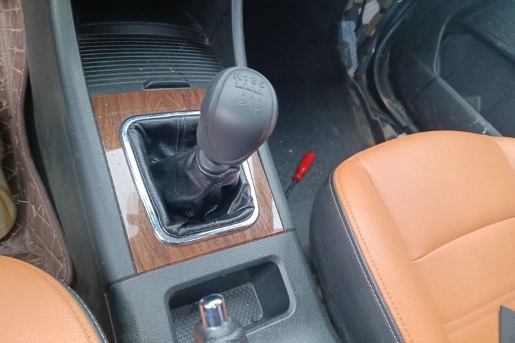 北汽威旺S50 2016款 1.5T 手动欢动精英型中控内饰18