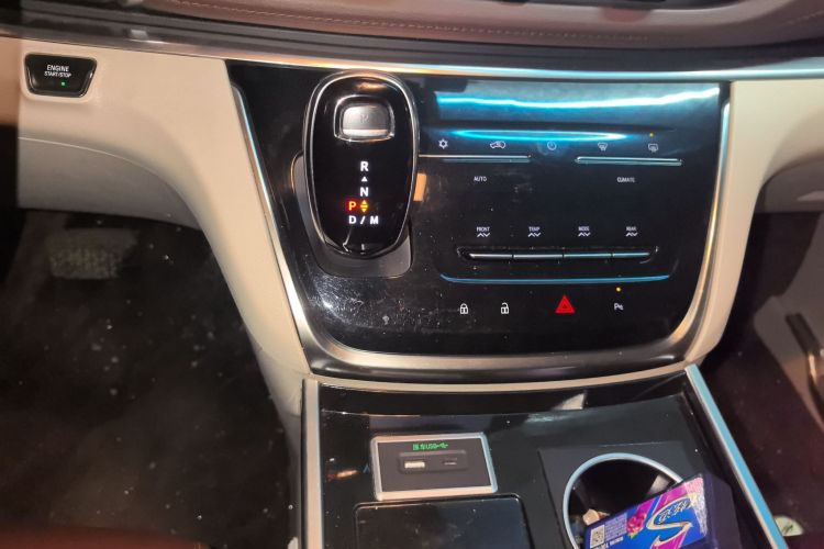 别克GL8 2021款 陆上公务舱 652T 舒适型中控内饰18