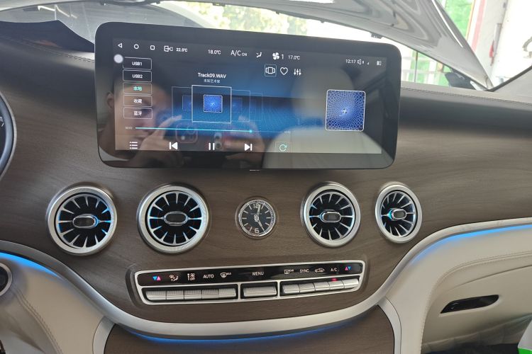 奔驰 威霆 2018款 2.0T 精英版 7座 国VI中控内饰16