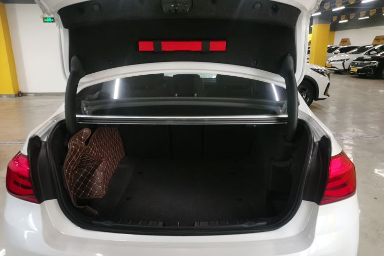 宝马3系 2019款 320Li 时尚型机舱底盘23