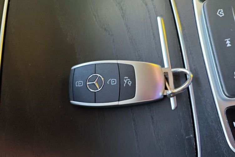 奔驰C级 2020款 C 200 L 时尚型运动版中控内饰7001