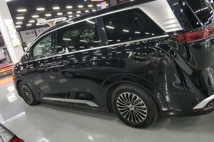 腾势D9 2024款 DM-i 980 四驱旗舰型车身外观4