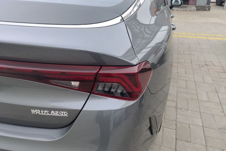 起亚K5 2025款 1.5T 尊贵版车身外观9