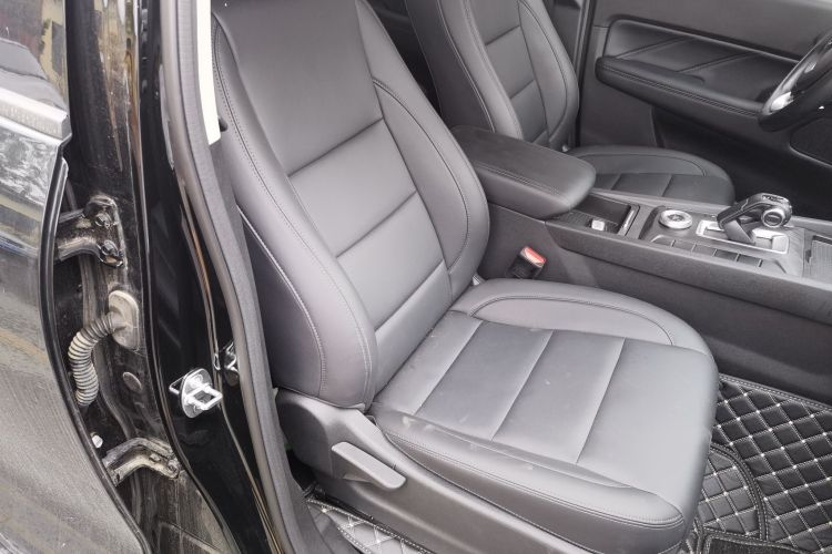 长城 炮 2023款 2.0T商用版自动汽油两驱精英型长箱GW4C20B局部细节41