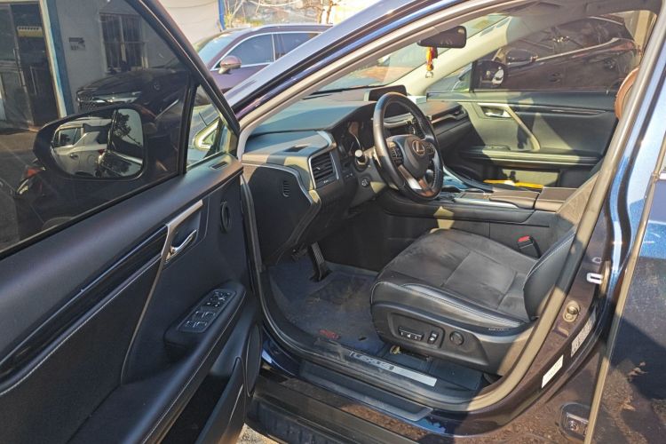 雷克萨斯RX 2020款 300 两驱精英版 国VI中控内饰20