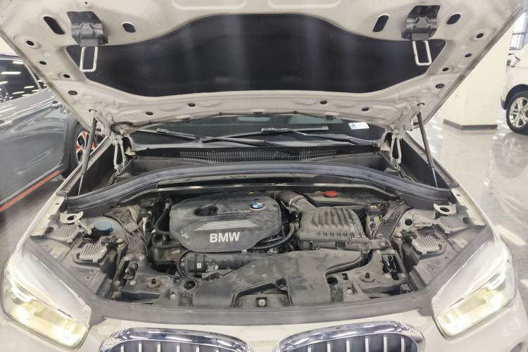 宝马X1 2019款 sDrive18Li 尊享型机舱底盘24