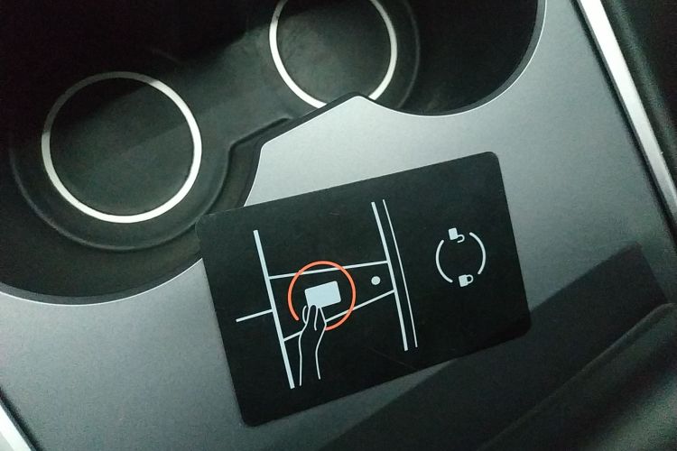 特斯拉 Model Y 2022款 改款 后轮驱动版中控内饰11