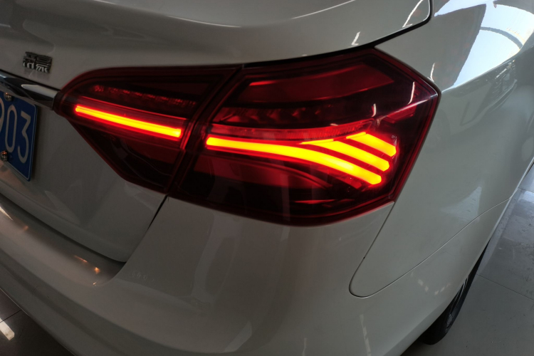 吉利汽车 帝豪 2018款 1.5L 手动向上互联版车身外观6006