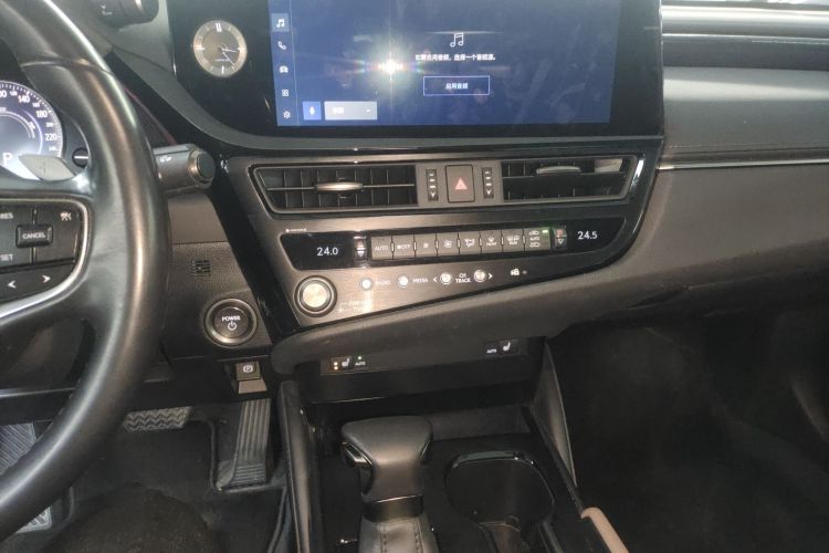雷克萨斯ES 2022款 300h 卓越版中控内饰16