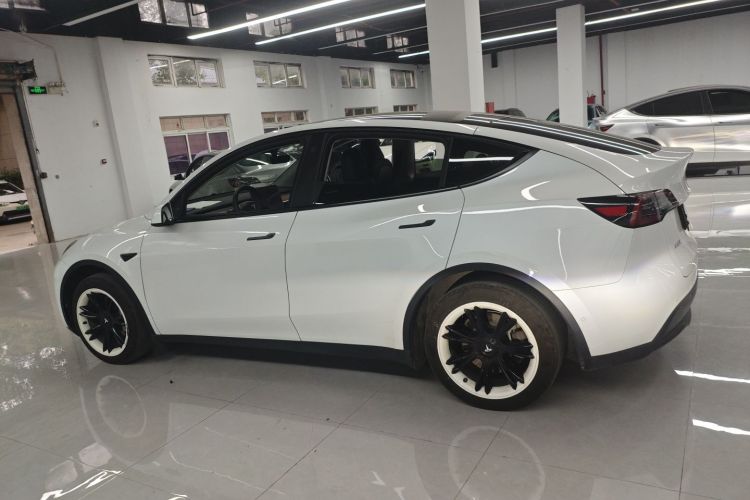 特斯拉 Model Y 2022款 改款 后轮驱动版车身外观4
