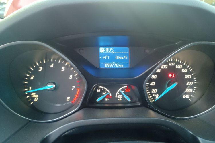 福特 福克斯 2012款 两厢 1.6L 自动风尚型中控内饰14