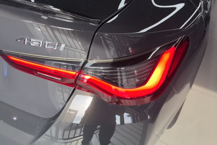 宝马4系 2022款 430i Gran Coupe M运动曜夜套装车身外观9