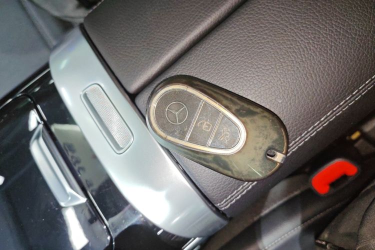 奔驰C级 2022款 C 200 L 运动版中控内饰11