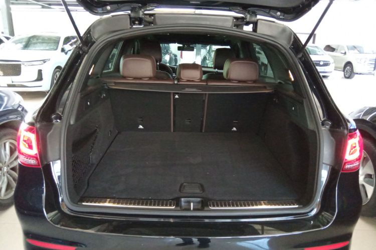 奔驰GLC 2022款 改款二 GLC 260 L 4MATIC 豪华型机舱底盘23