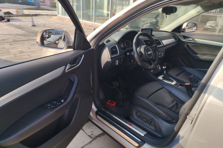 奥迪Q3 2013款 35 TFSI quattro 技术型中控内饰20