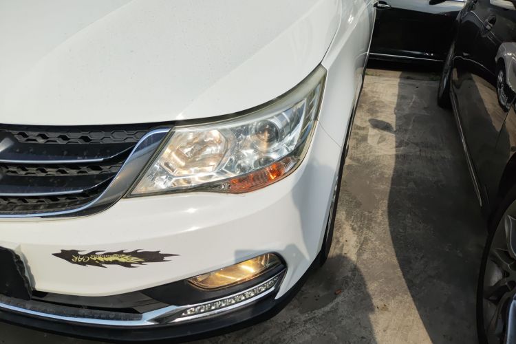 宝骏730 2016款 1.5L 手动豪华型 7座局部细节36